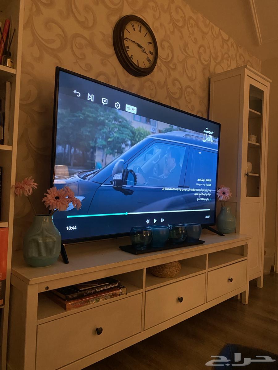 طاولة تلفزيون مع وحدات جانبية للتحف والكتب من أيكيا و طقم ط64389778076162112