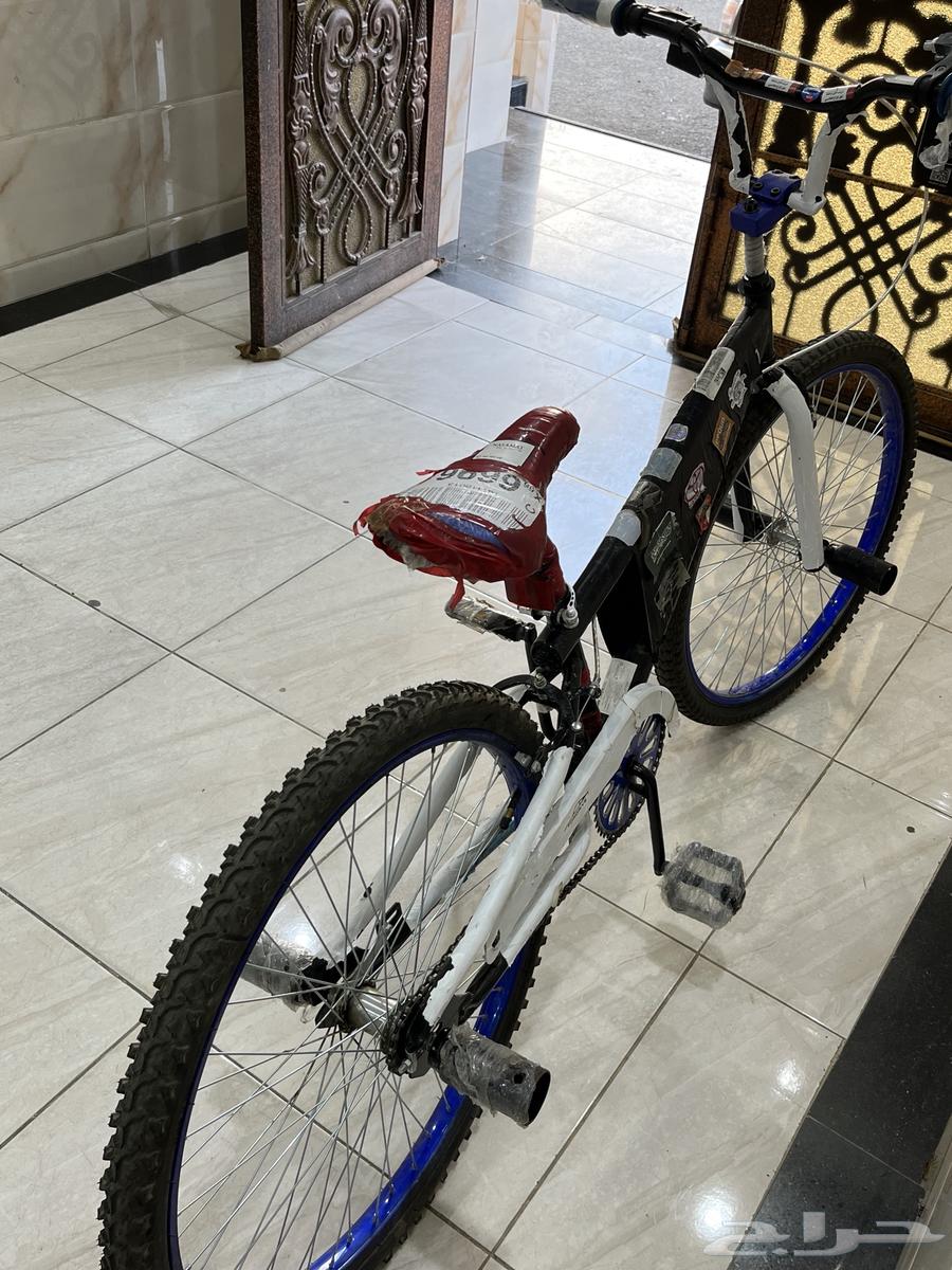 سيكل كوبرا نظيف على السوم مضاف عليه بعض الاستكرات لتزين64387048421121110