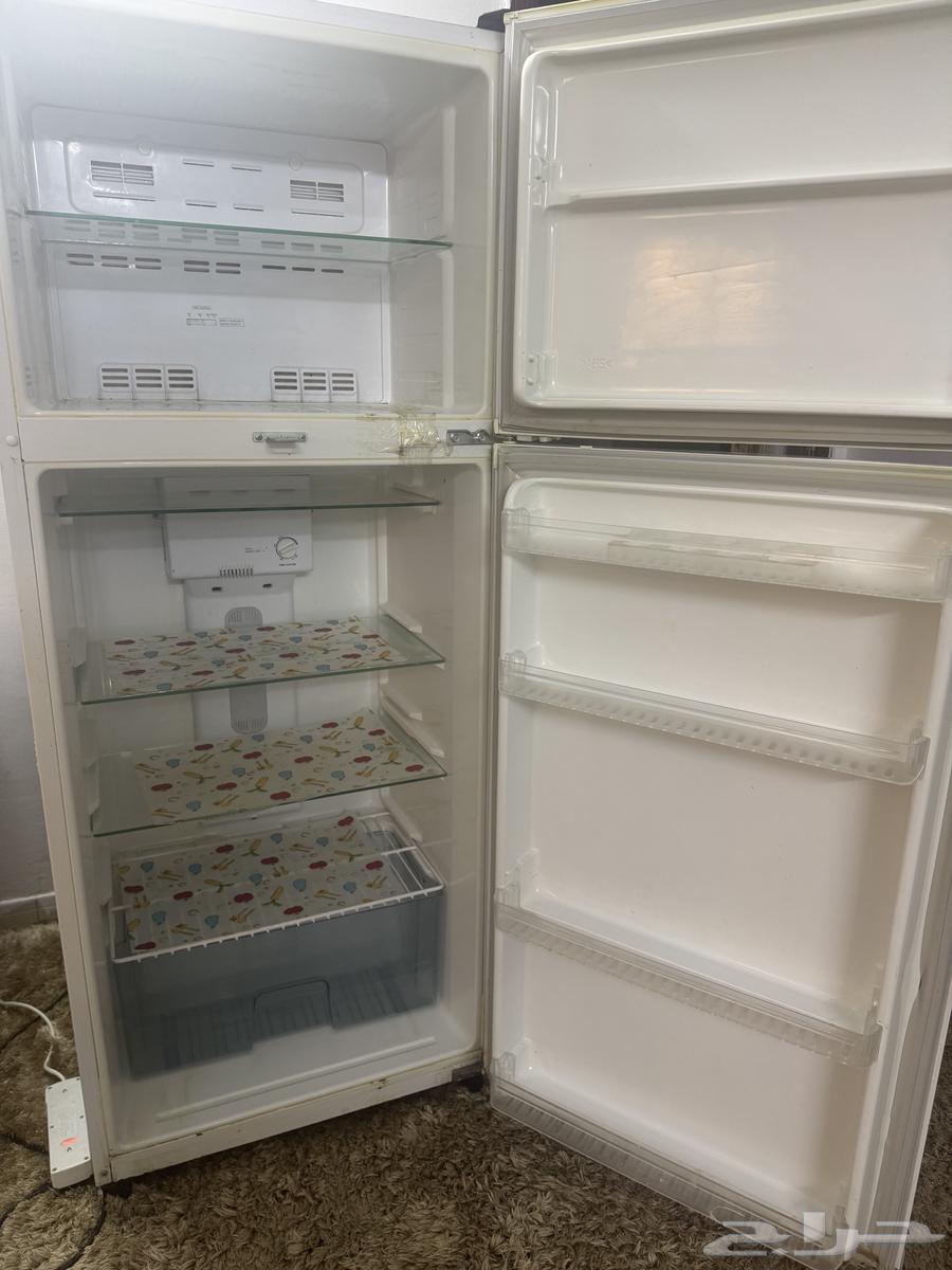 A large refrigerator that cools well but needs freon64386822030979111