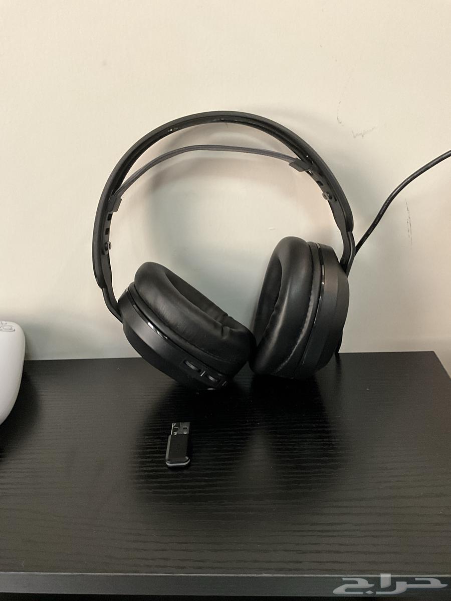 A comfortable Bluetooth headset that clips onto everything, intact and new for Samsung64387062413571110