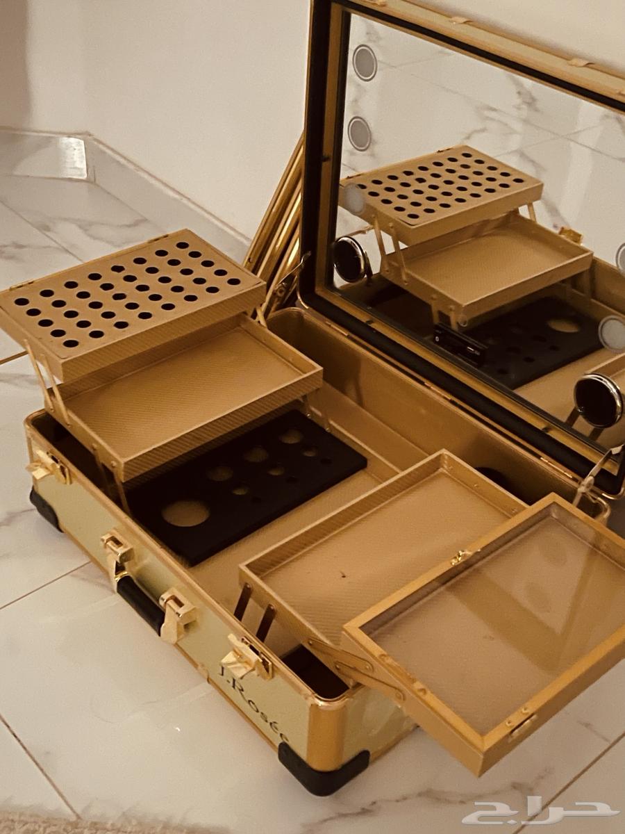 طاولة ميكب64384078952450113