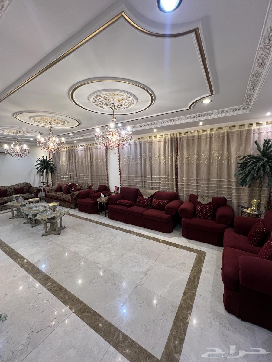 للبيع طقم كنب و ستائر ونجف64397728076546110