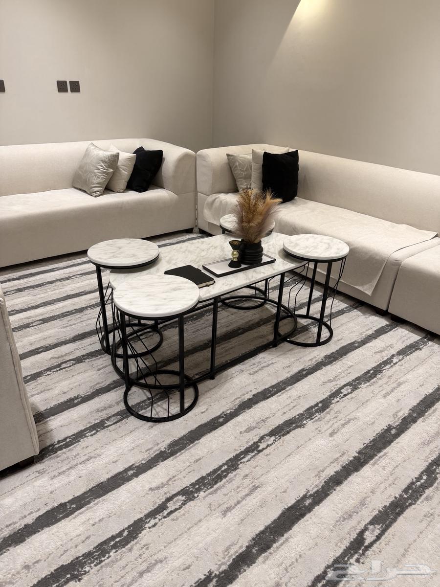 Table only two months old, almost new64391147102979111