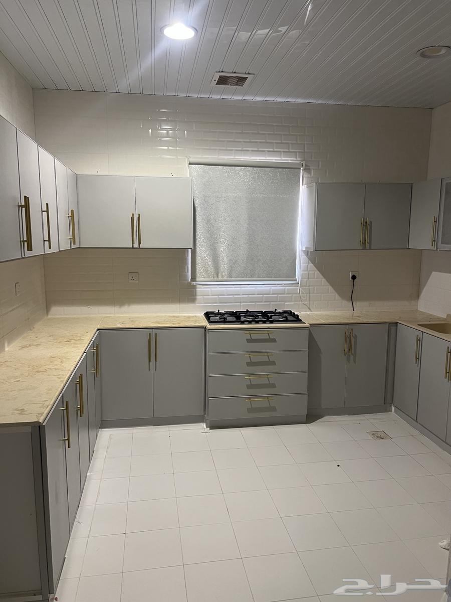 للبيع مطبخ و 3 مكيفات ماندو64383705094145112