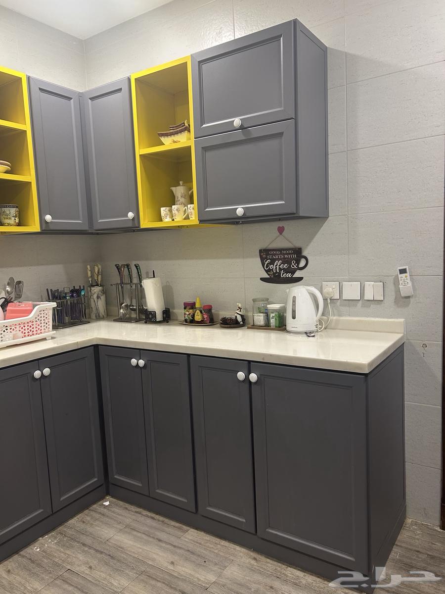 مطبخ واثاث وطاولات للبيع المستعجل ..64384799894529110