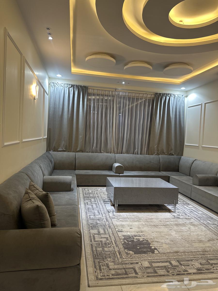 Council with table, mat, and curtain64378426065922111