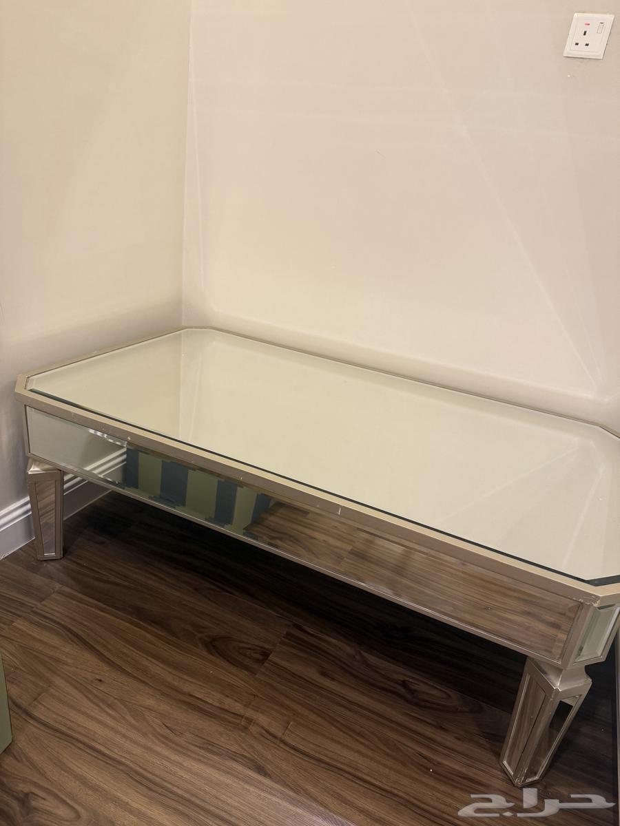 طاولة مرايه شبه جديده64382873694851111