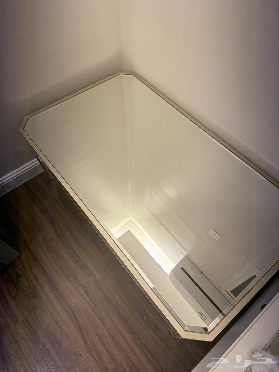 طاولة مرايه شبه جديده64382873694851113