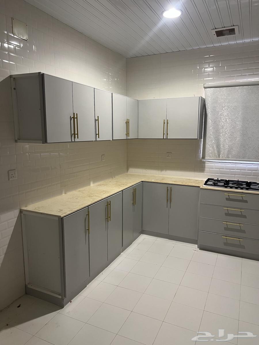 للبيع مطبخ و 3 مكيفات ماندو64383705094145110
