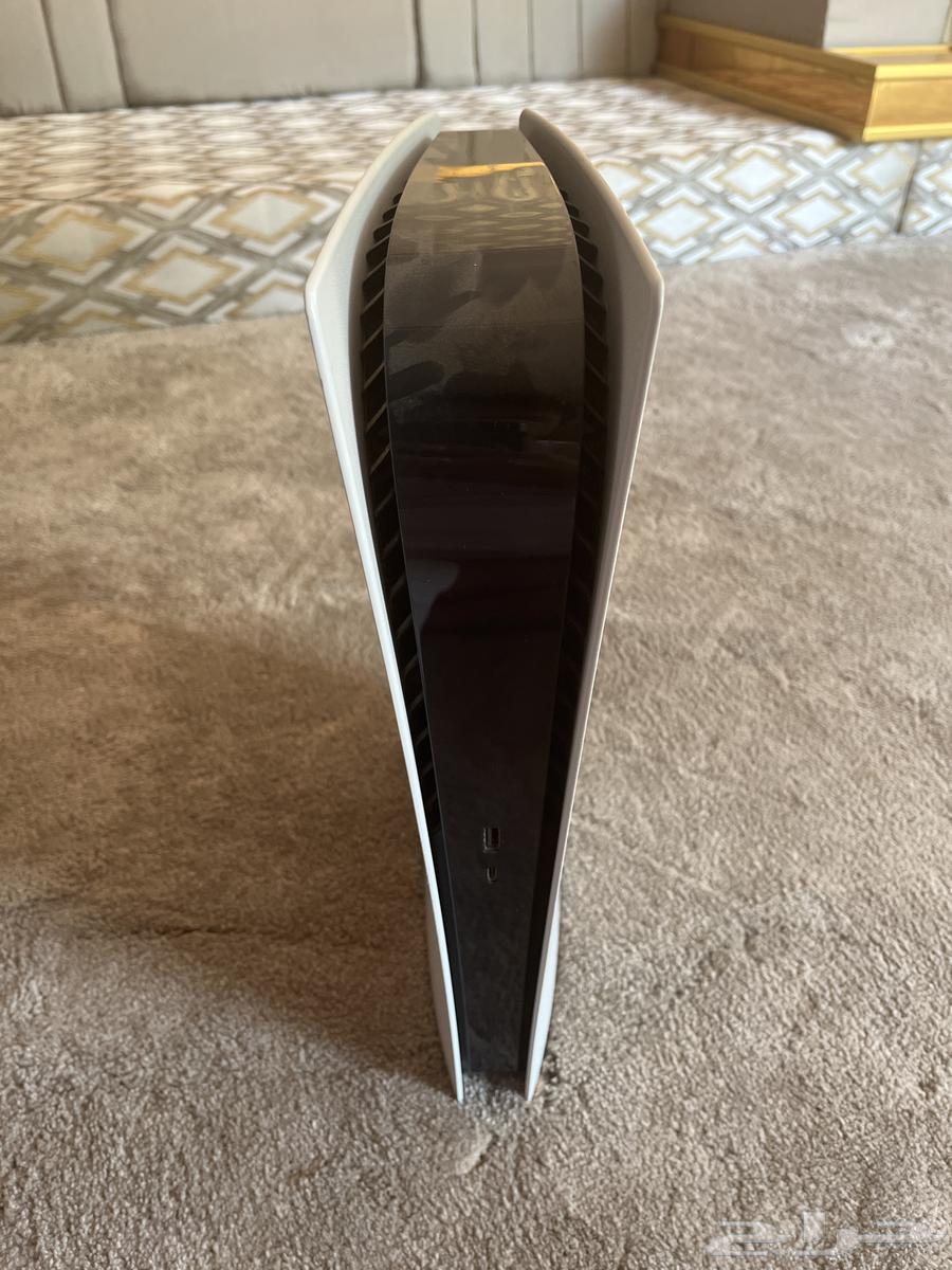 Sony 5 for sale with controller64381439059331111