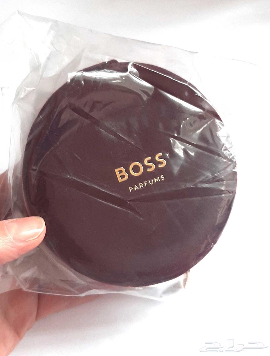 حافظة اكسسوارات مخملية من ماركة بوس بلون البرغندي المميز64378382694401111