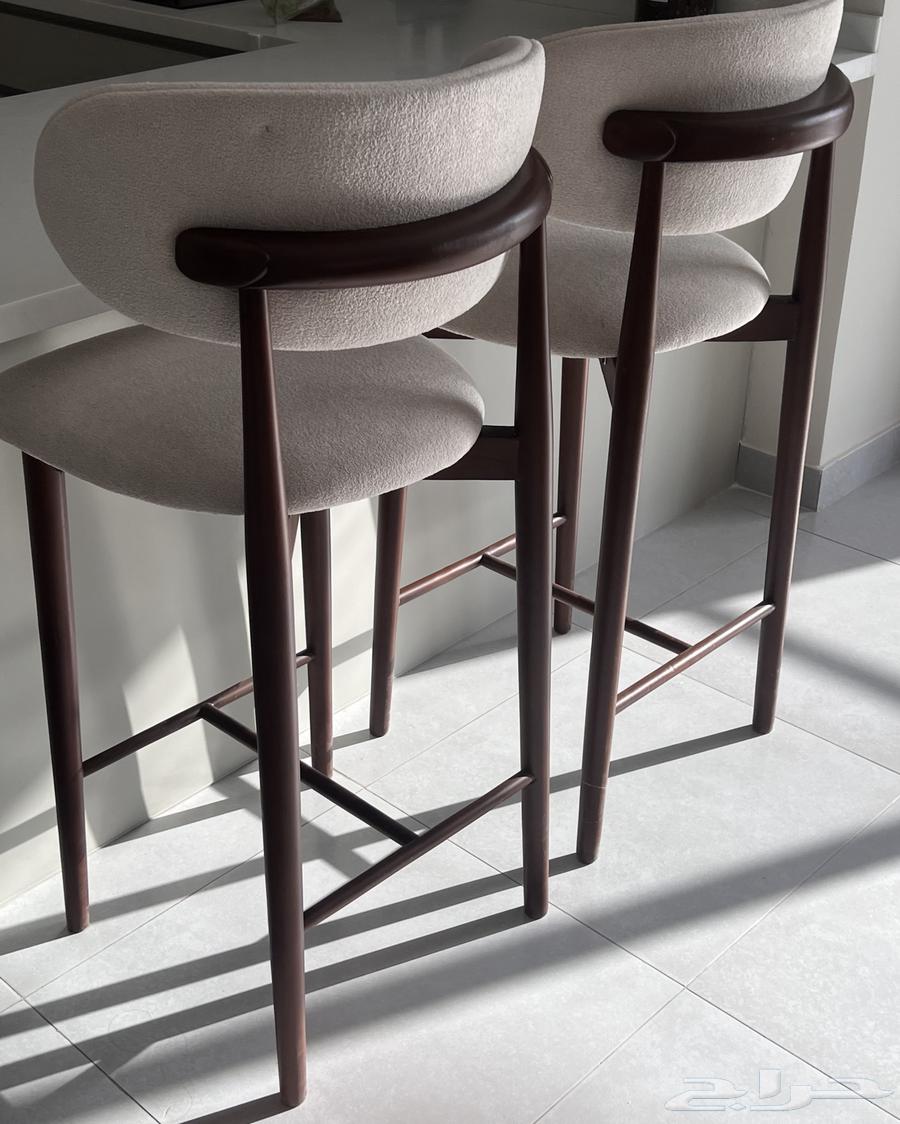 Wide and comfortable bar chairs64385662803202111