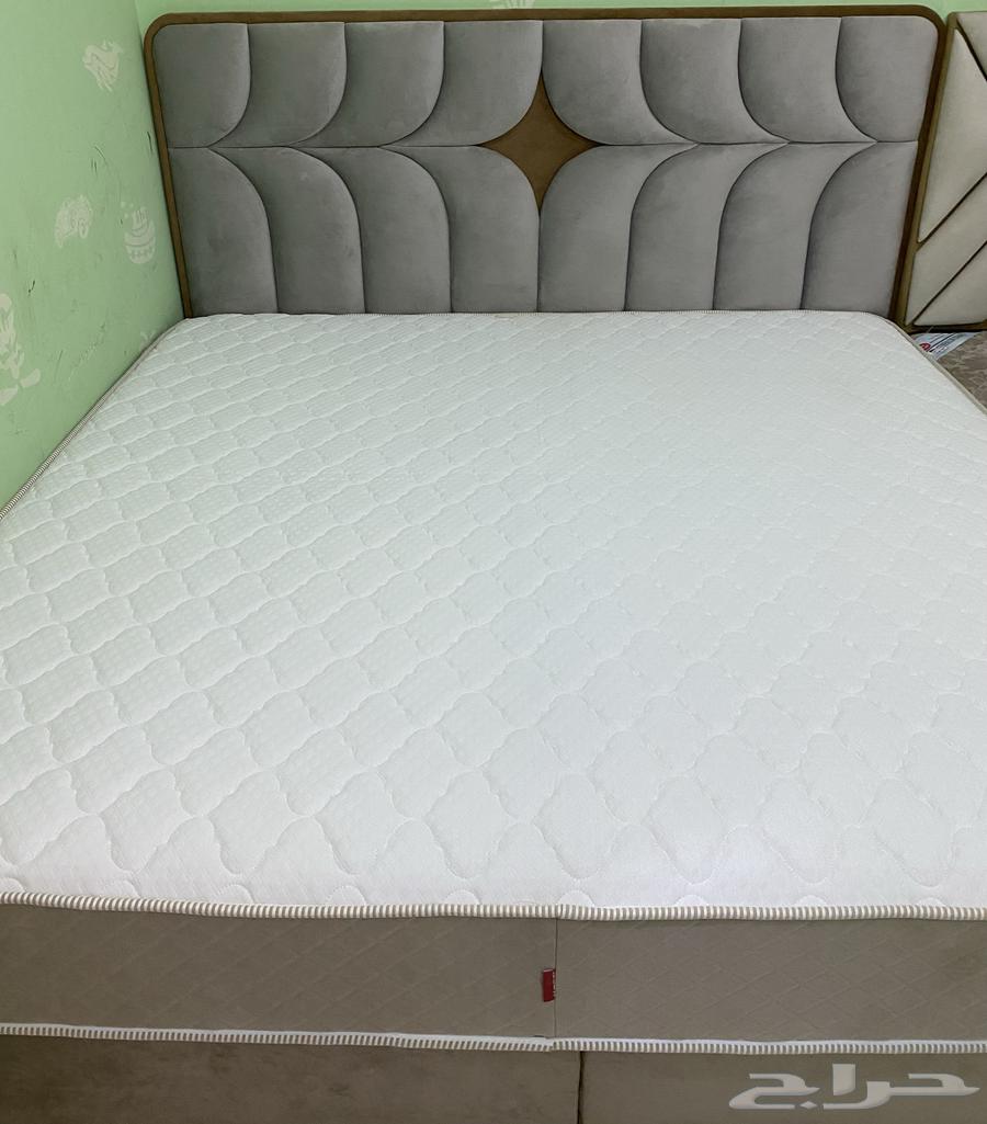 Mattress and bed frame two meters by two meters64384382747778110