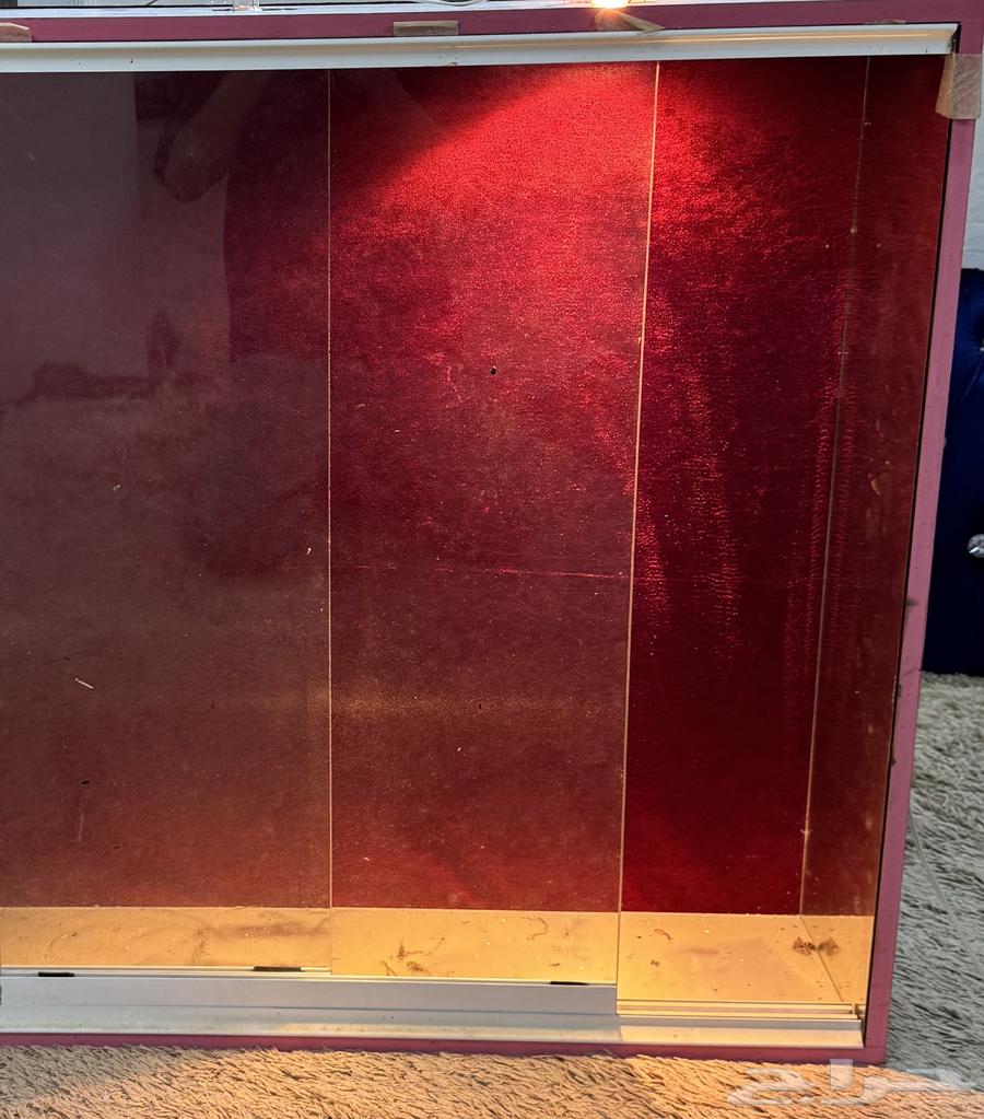 صندوق خشب بابواب زجاج واناراة داخليه64389764388995111