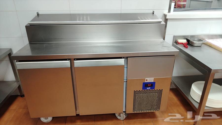 معدات مطعم متكاملة شبه جديدة64386821951234114