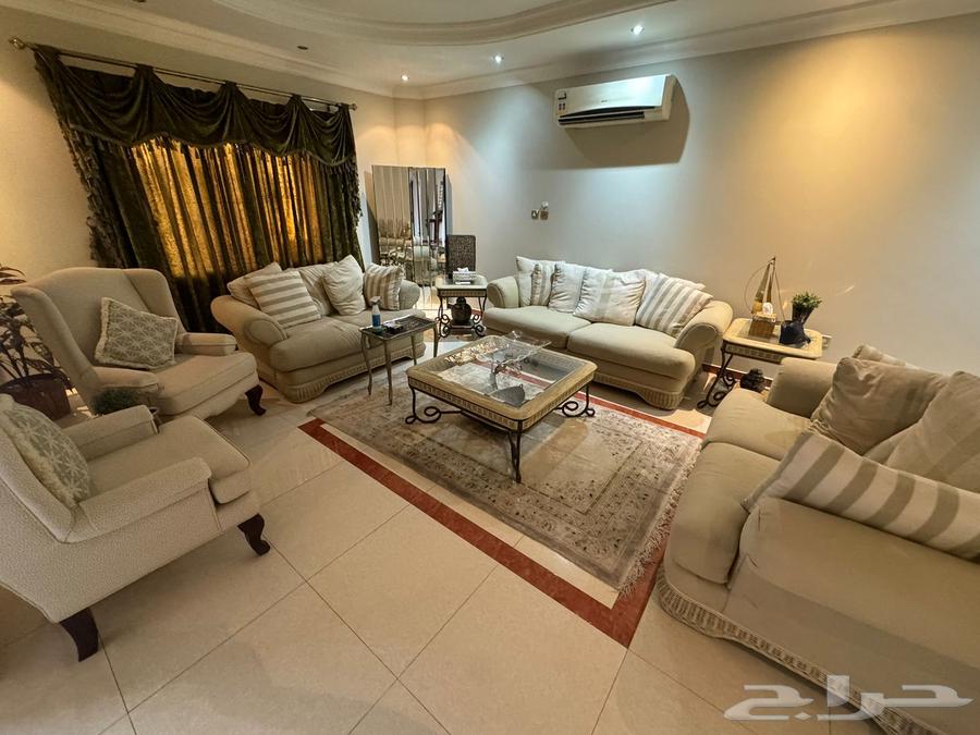 Five-piece living room set with rug and three tables64383344918145111