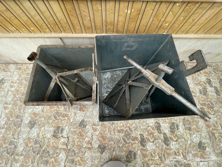 للبيع صندوقين مكبس تمر و دبس كبير و صغير64390207416706111