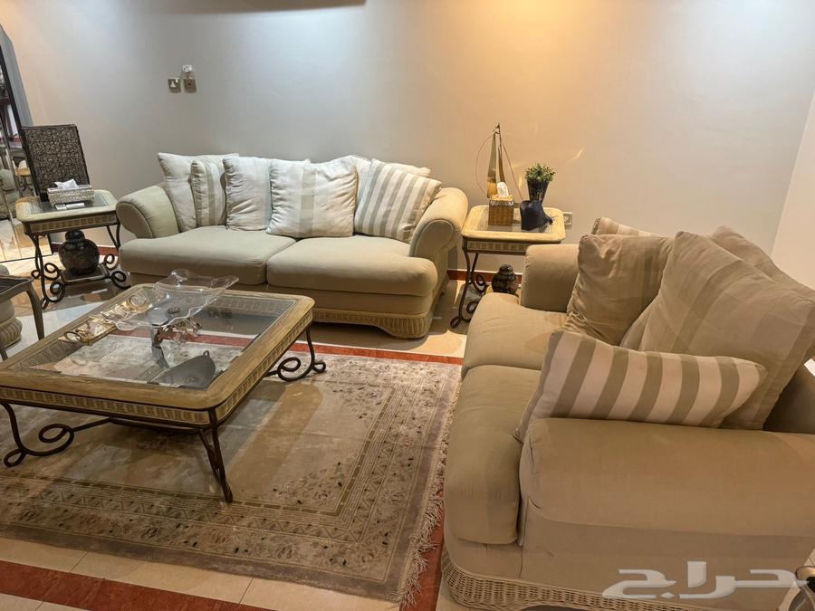 Five-piece living room set with rug and three tables64383344918145110