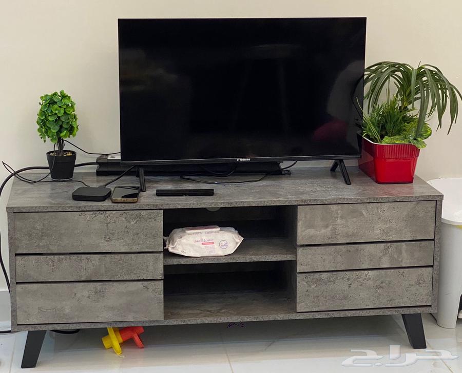 طاولة تلفاز لون رصاصي . حسب الصوره64380652788611110