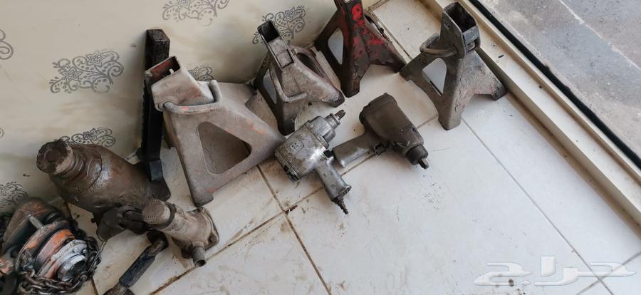 Various workshop tools and wrenches (workshop)64534816859266113