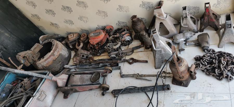 Various workshop tools and wrenches (workshop)64534816859266114