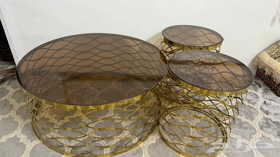 طاولات ذهبيات للبيع السعر 550قابل للتفاوض جديد64377389383043110