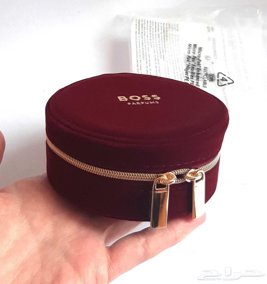 حافظة اكسسوارات مخملية من ماركة بوس بلون البرغندي المميز64378382694401112