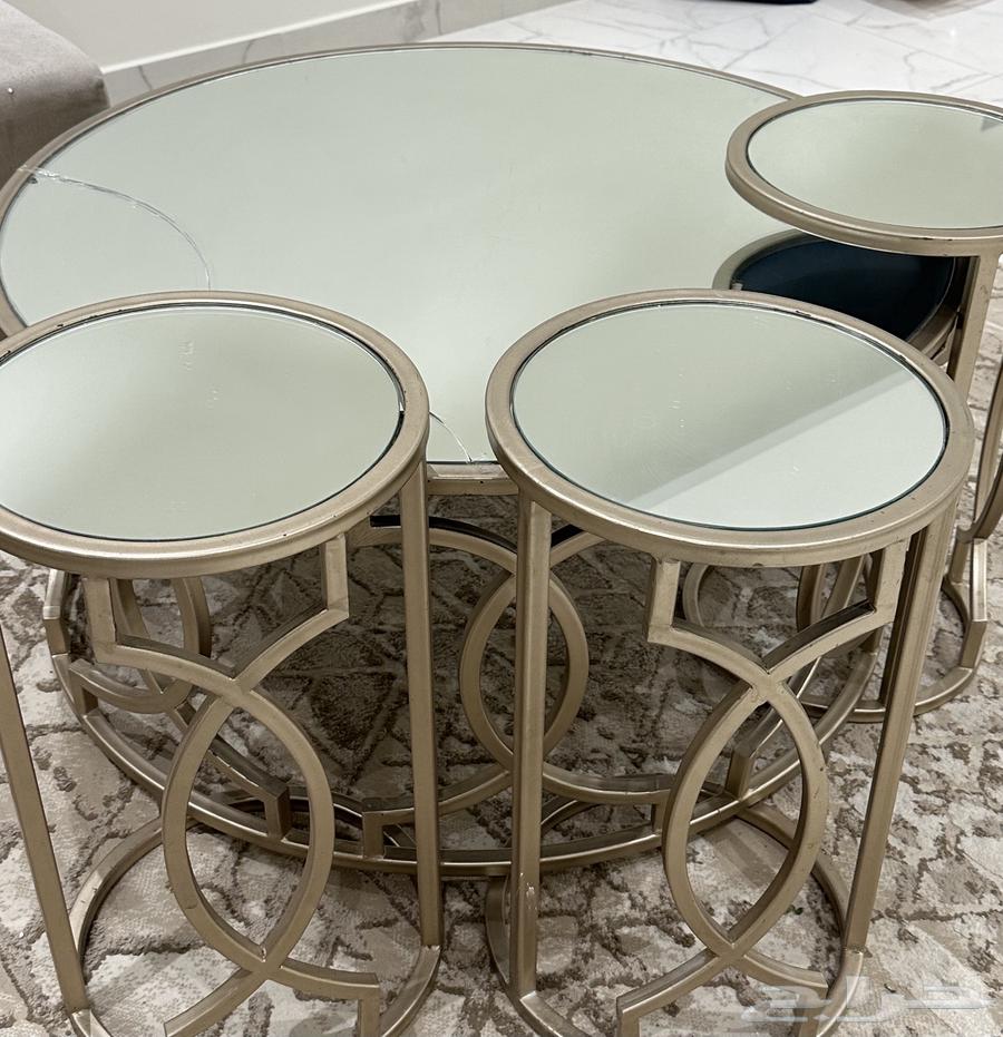 Table with 4 chairs64392196894594111