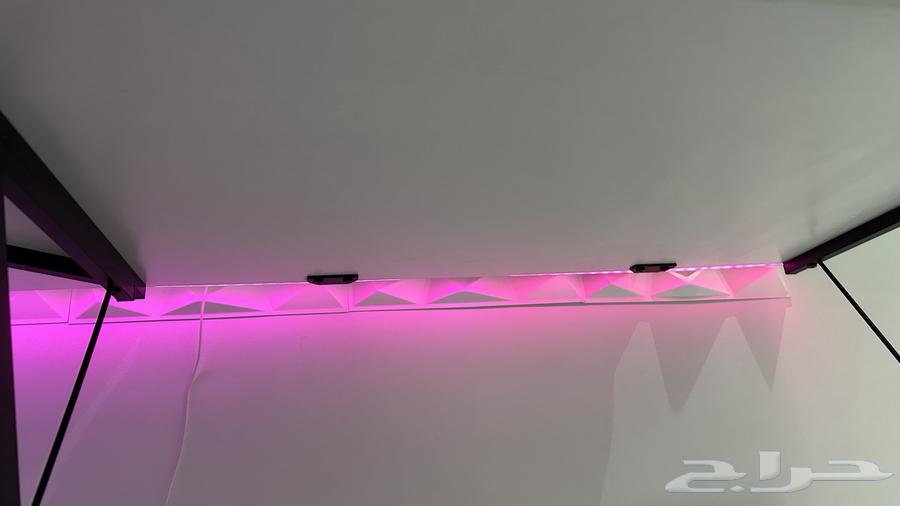 طاولة و شاشة قيمنق للبيع64385299674114112