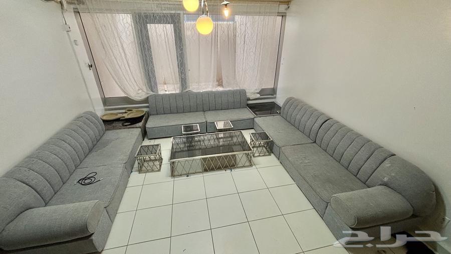 اثاث للبيع 16 قطعه معها الطاولات وبعض المخاد و المراكي64380008389507111