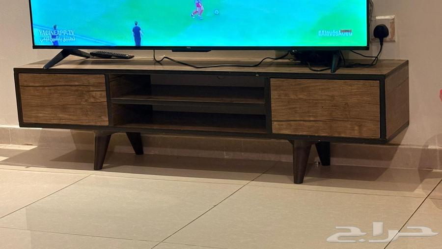 طاولة تلفاز ب 120 فقط ششبه جديده64389557797505110