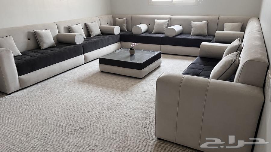 Sofa for sale, new with table and carpet, urgent sale64383802122114110