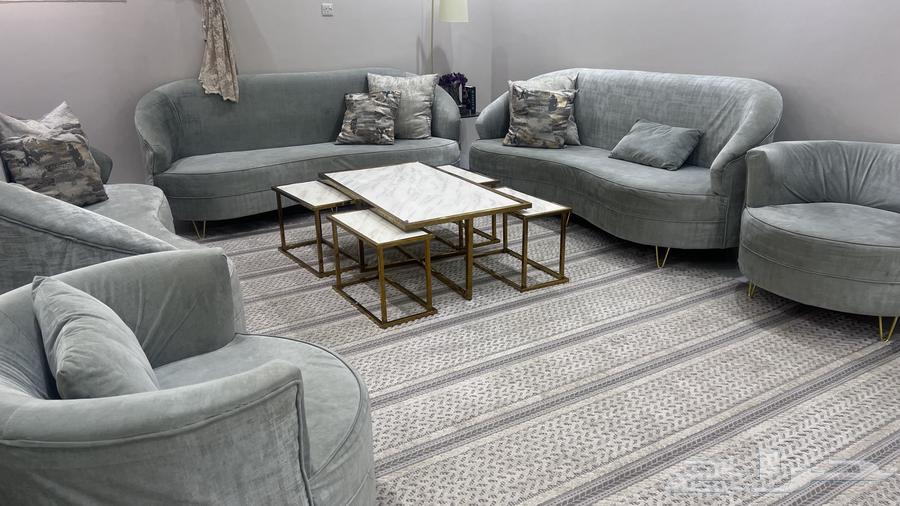 كنب للبيع مع الطاوله استيل64387021205378110