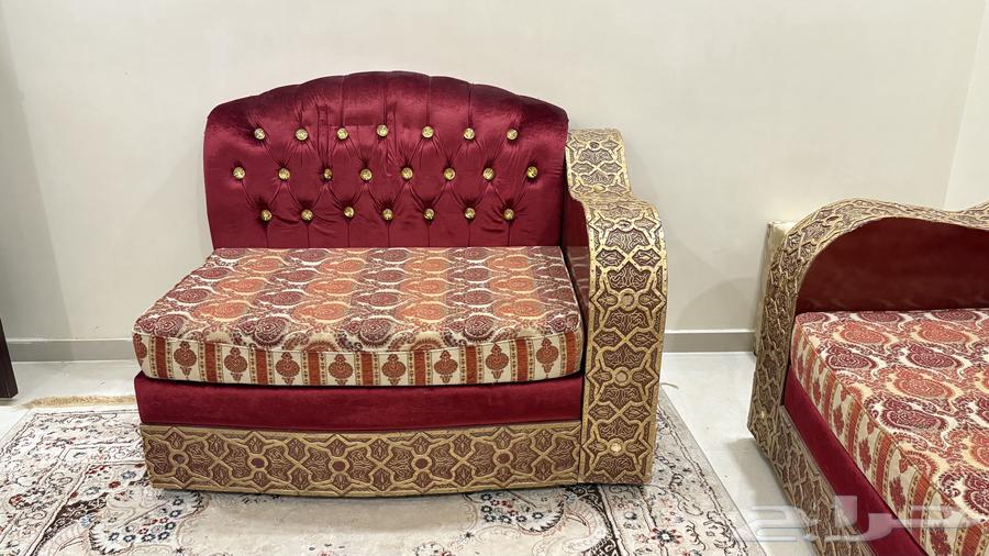 طقم كنب مستخدم بحالة جيدة جدا  للبيع64382404588289112