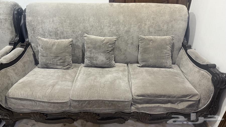 كنب للبيع لون رمادي مستعمل لمده 6 شهور64388273864322111