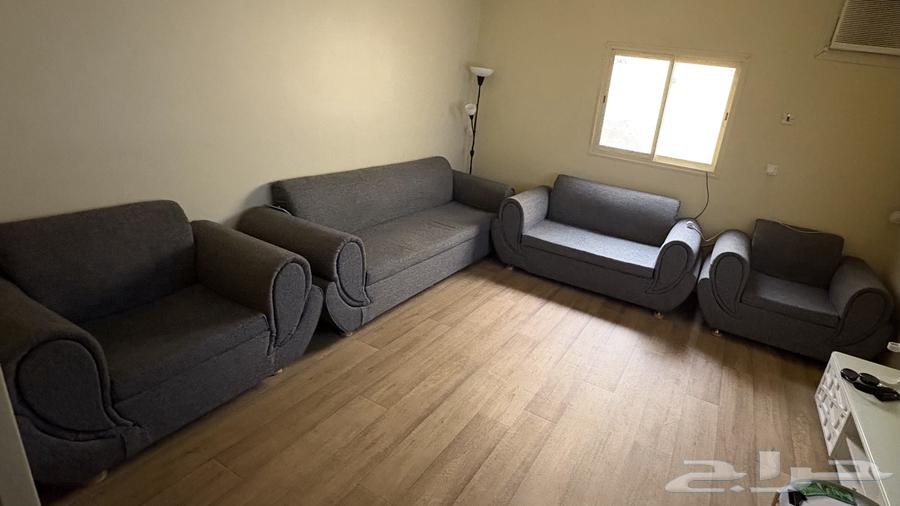 كنب نظيف و طاوله جميلة64384591142275110