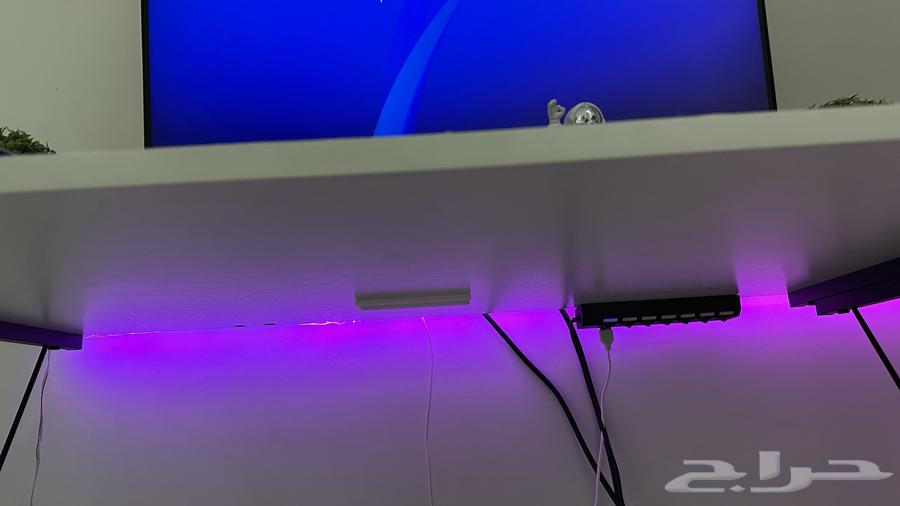 طاولة و شاشة قيمنق للبيع64385299674114113