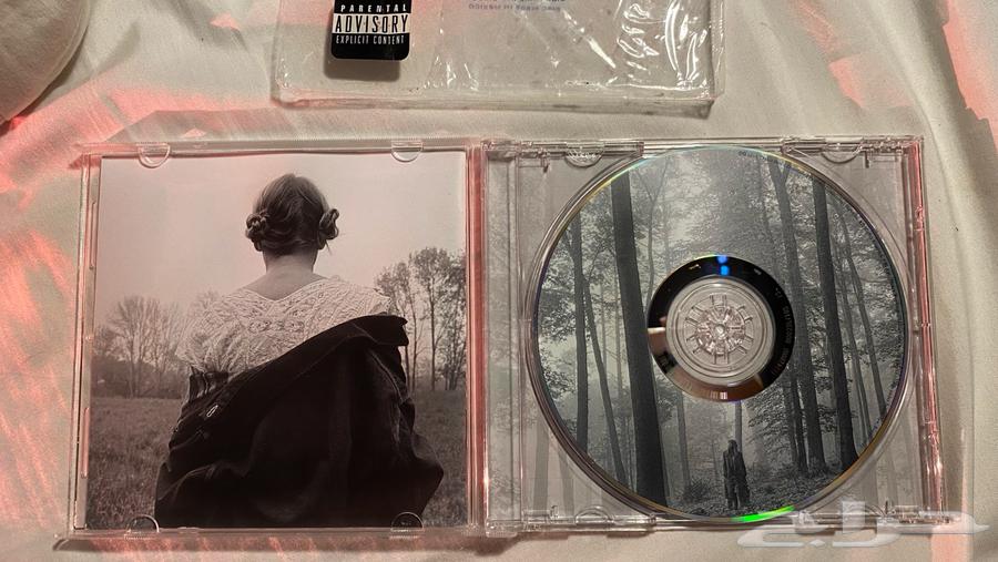 ألبوم Taylor Swift Folklore   ميدالية أصلية64379515866754111