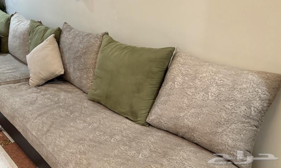 للبيع اثاث مستعمل مع طاولات خدمة السعر على السوم64382983803650111