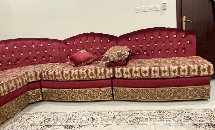 طقم كنب مستخدم بحالة جيدة جدا  للبيع64382404588289110