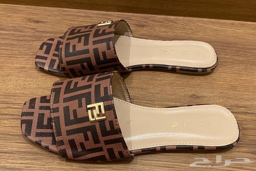 Sandals, Flats64381370222979110