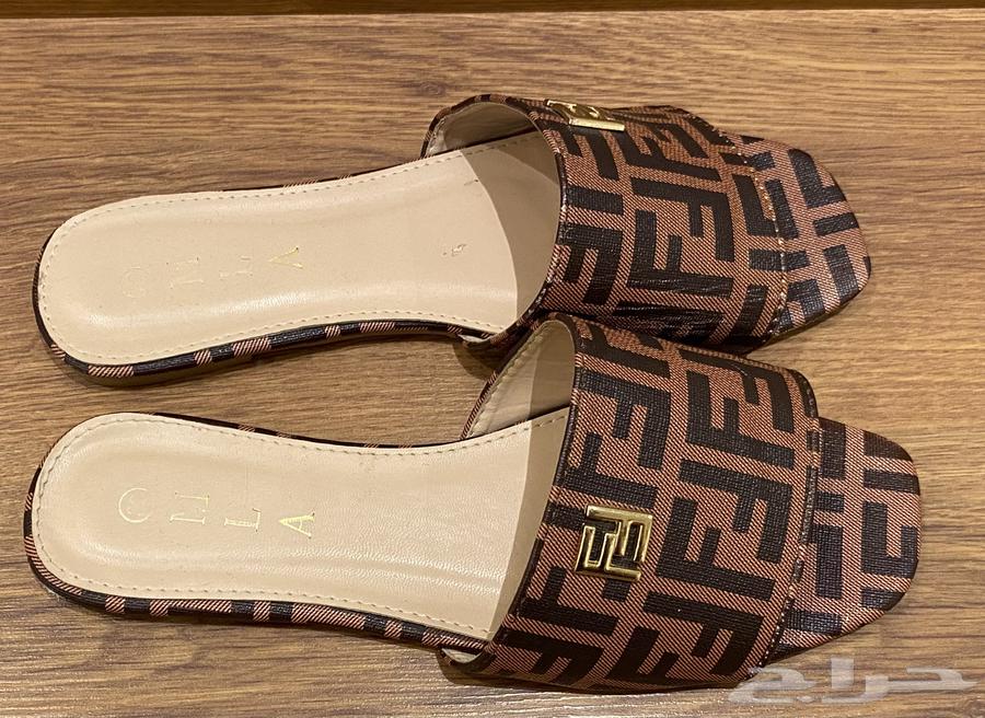 Sandals, Flats64381370222979111