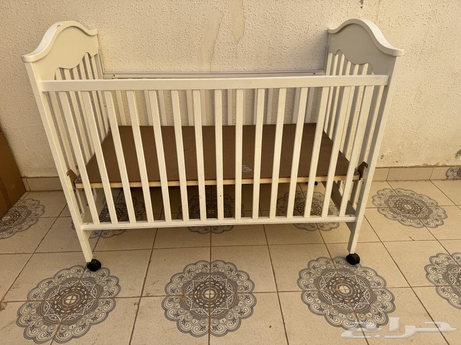 سرير اطفال جوده عاليه نظيف وتسريحه64386585091970110