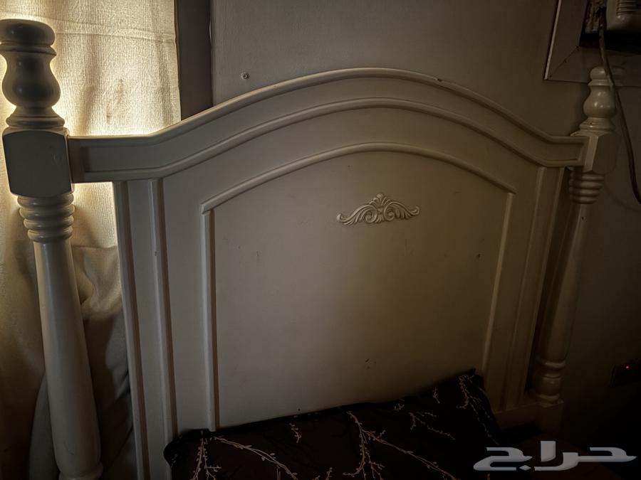 Complete room with dressing table, wardrobe, two beds, and mirror64382279155970111