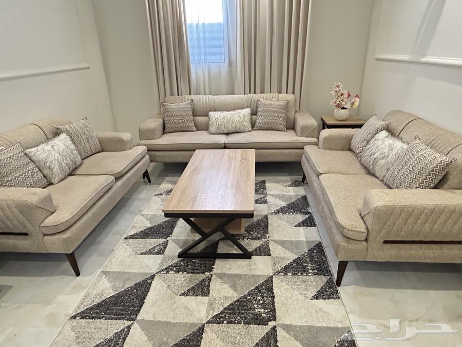 للبيع اثاث مستعمل كنب 3 قطع مع طاوله كبيره و4 صغار64384175641985114