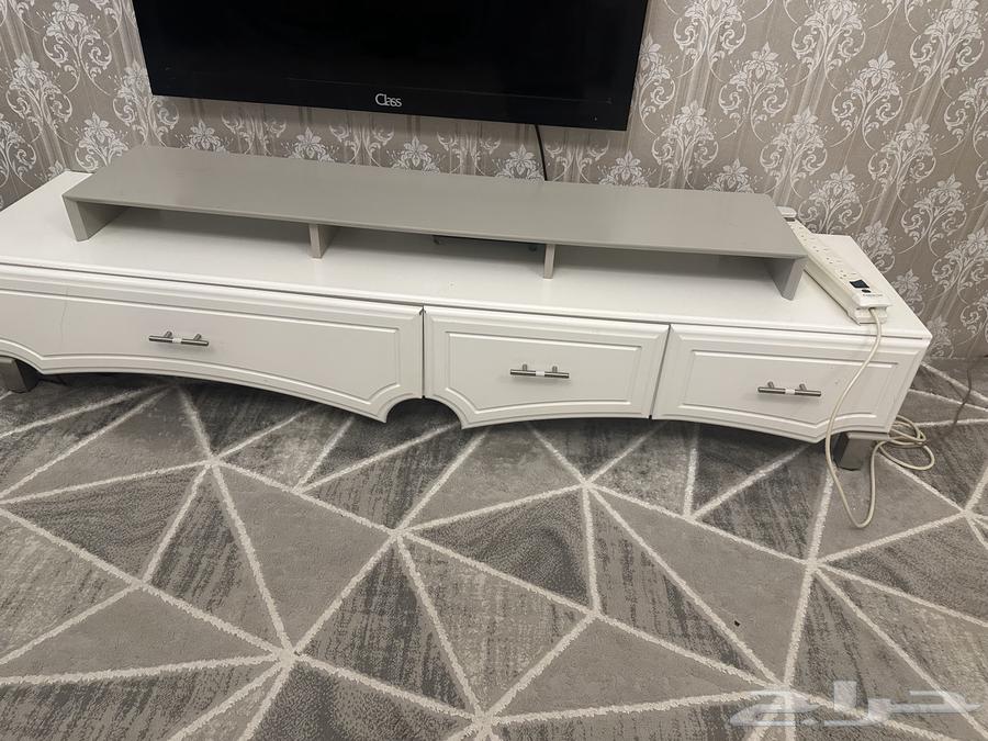 مكتبت تلفزون ما فيه ايى شي ومكتبت دراسه وكرسي للبيع64390720366593112