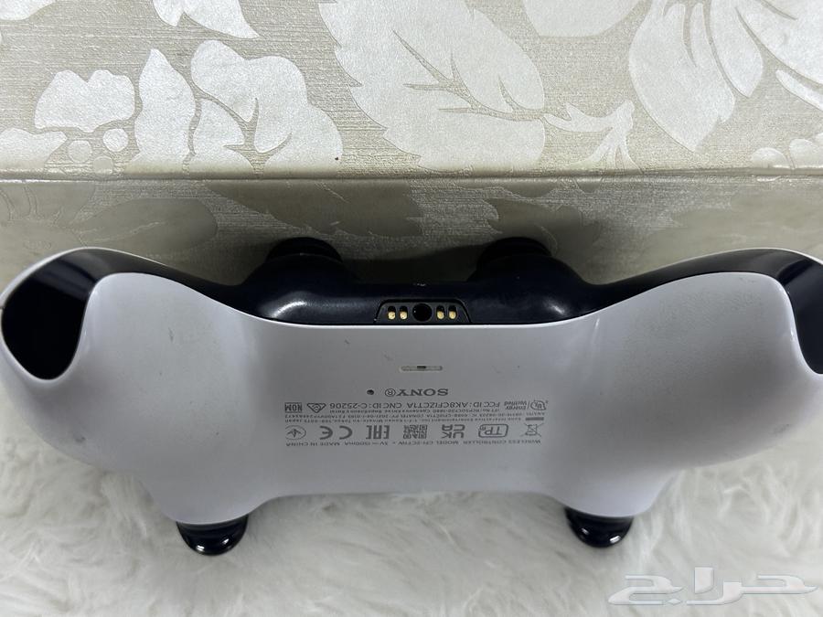 يد سوني 564379399324418110
