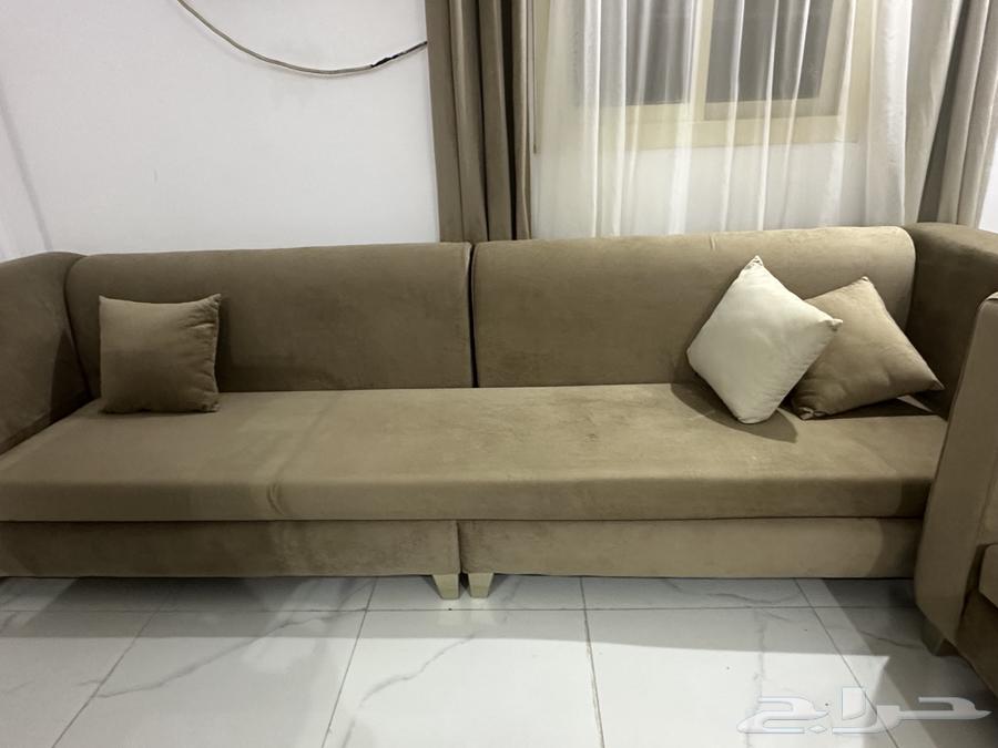 كنب بلونين مع ستارة  نظيف وفخم.. والسعر يختاره الجاد .64389045410307114