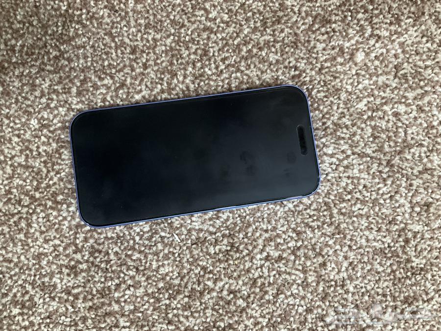 Regular iPhone 16, clear advertisement64386655233793111