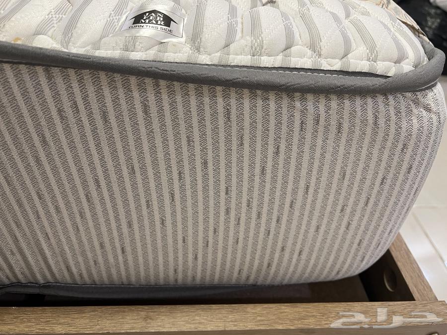 سرير نفر ديلوكس بدواليب و معاه المرتبة64389806093187110